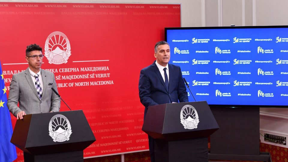 Во живо: Прес-конференција на портпаролите на Владата Душко Арсовски и Муамет Хоџа