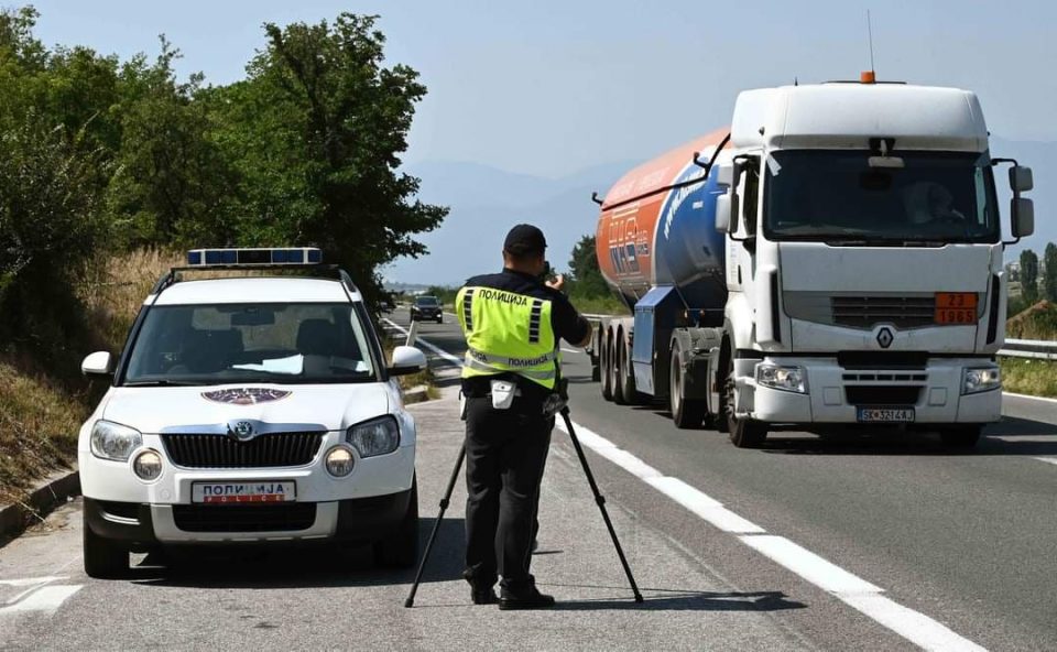 Камиони од Мала Речица со фалсификувани документи сакале да ја напуштат Македонија