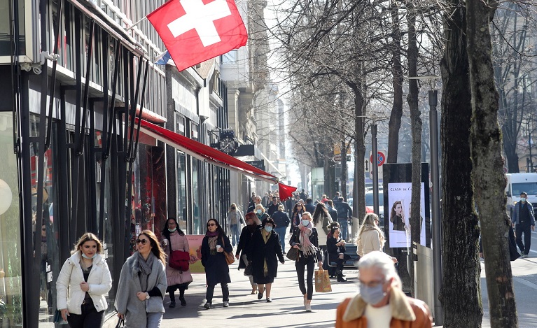 Ќе може слободно да се патува: Швајцарија ги укинува мерките за сите патници