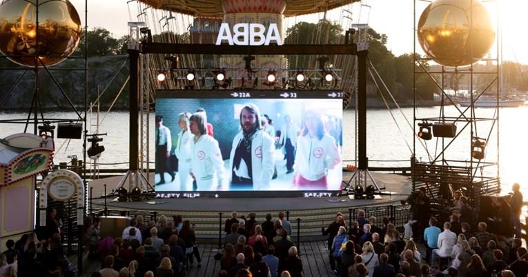 По 40 години АББА влезе меѓу најслушаните десет синглови во Британија