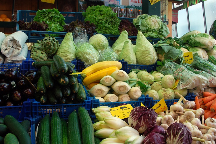 Изгор цени по пазарите, компирот и зелката стигнаа до 40 денари за килограм