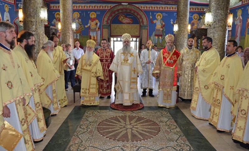 СПЦ стравува дека Цариград би можел наскоро да ја признае автокефалноста на МПЦ по примерот на Украина