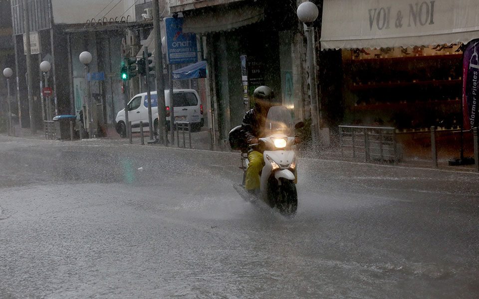 Поплави во повеќе делови на Грција
