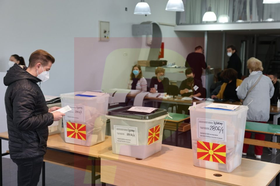 Дали власта спрема референдум за Бугарија по примерот на Преспа?