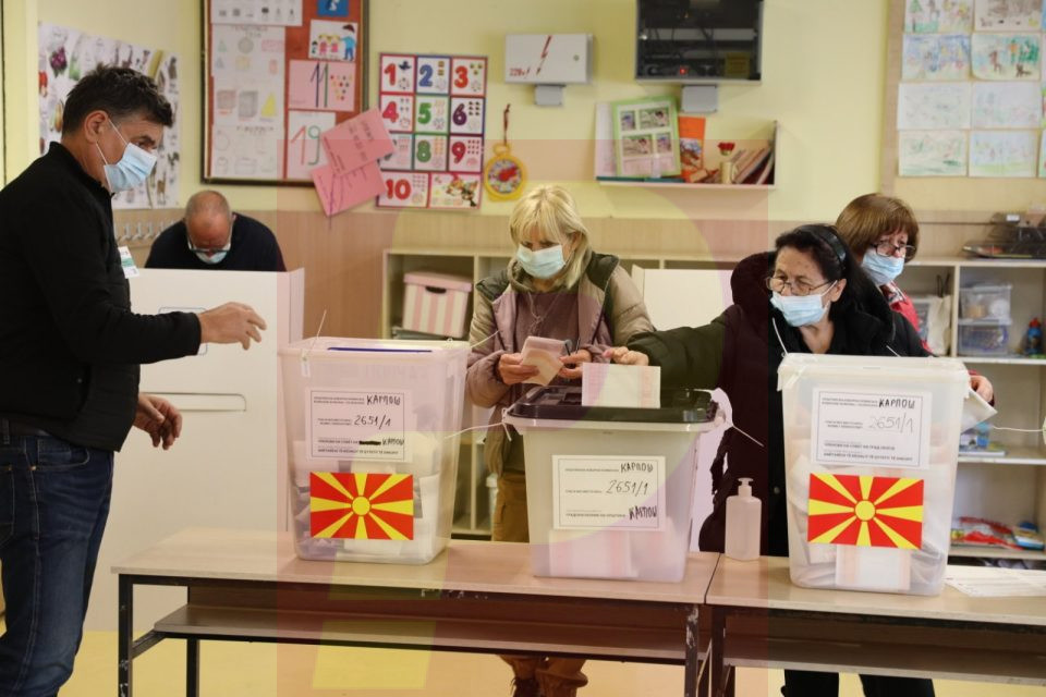 Николоски: Власта бега од предвремени избори, за гола власт не прифаќаат укинување на пржинска влада и носење на една изборна единица