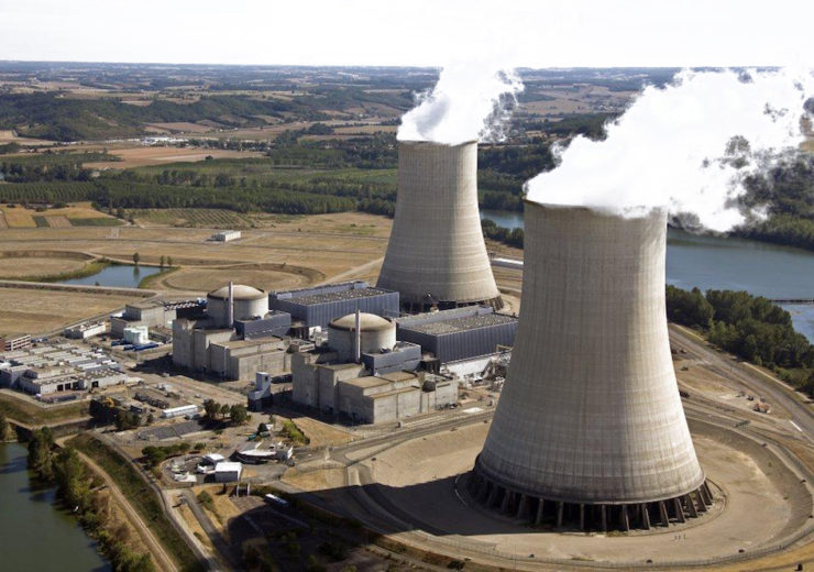 Франција планира изградба на шест нови нуклеарни реактори