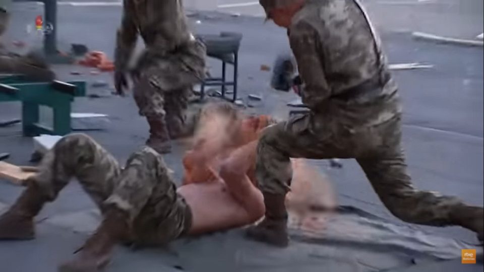 Вака изгледаат бруталните вежби на војницита на Cеверна Кореја што го воодушевија Ким Џонг Ун