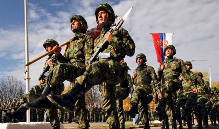 Србија го враќа задолжителниот воен рок