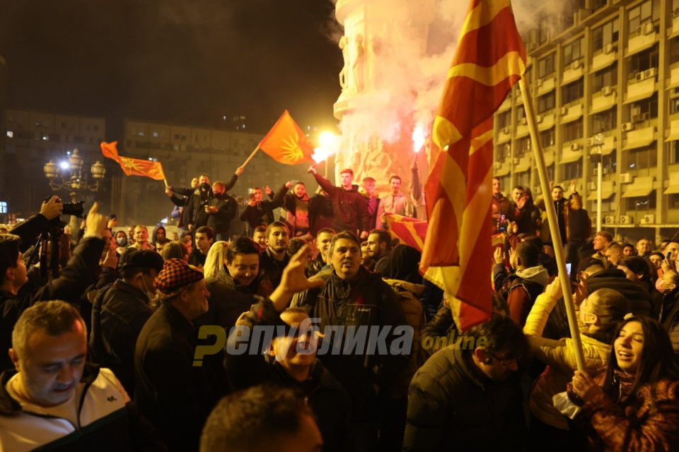 Анкетата на ИРИ покажа дека ВМРО-ДПМНЕ има најголема доверба кај граѓаните, владата администрирана од Ковачевски води штетни политики