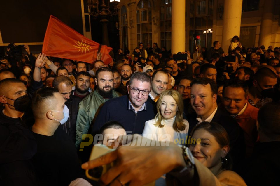 Арсовска по стапките на Костовски и Пенов: ВМРО-ДПМНЕ ја направи градоначалник, а сега Данела ѝ го врти грбот