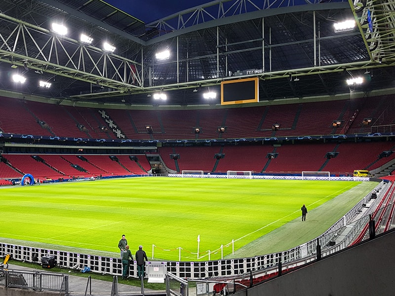 Во Холандија повторно се затвораат стадионите поради корона кризата