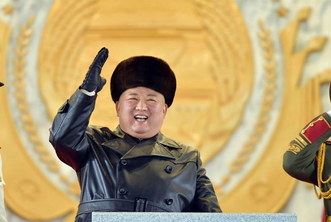 Во Северна Кореја забранети кожените капути: Сите сакаат да изгледаат како лидерот Ким