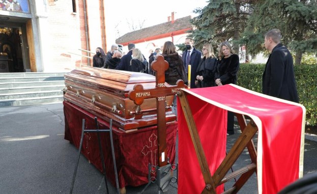 Погребана Мерима Његомир: Дачиќ ги тешеше нејзините ќерки, дојде и таткото на Ноле
