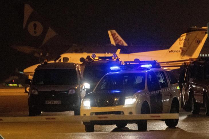 Принудно слетал авион во Мајорка: Уапсени 12 патници, а други 12 се во бегство