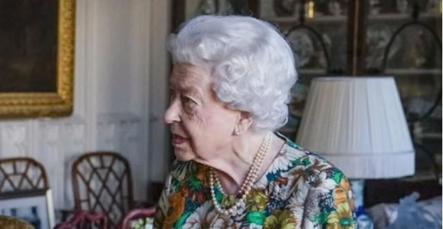 Должностите ги извршува од изолација: Кралицата Елизабета има ковид