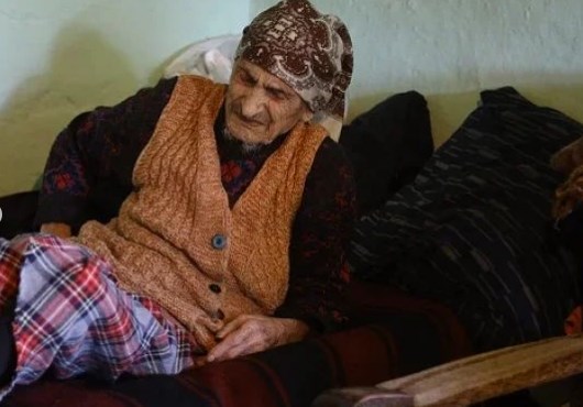 Има ќерка во Македонија и други 10 деца и 100 внуци, но Ѓурѓа на 113 години полека умира сама