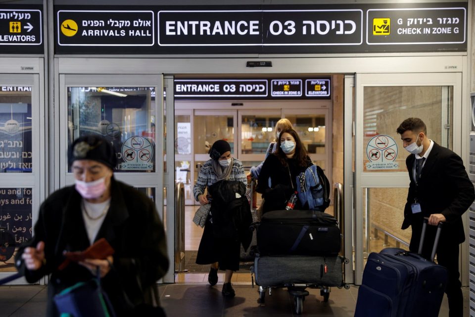 Израел планира да ги отвори границите за некои вакцинирани туристи