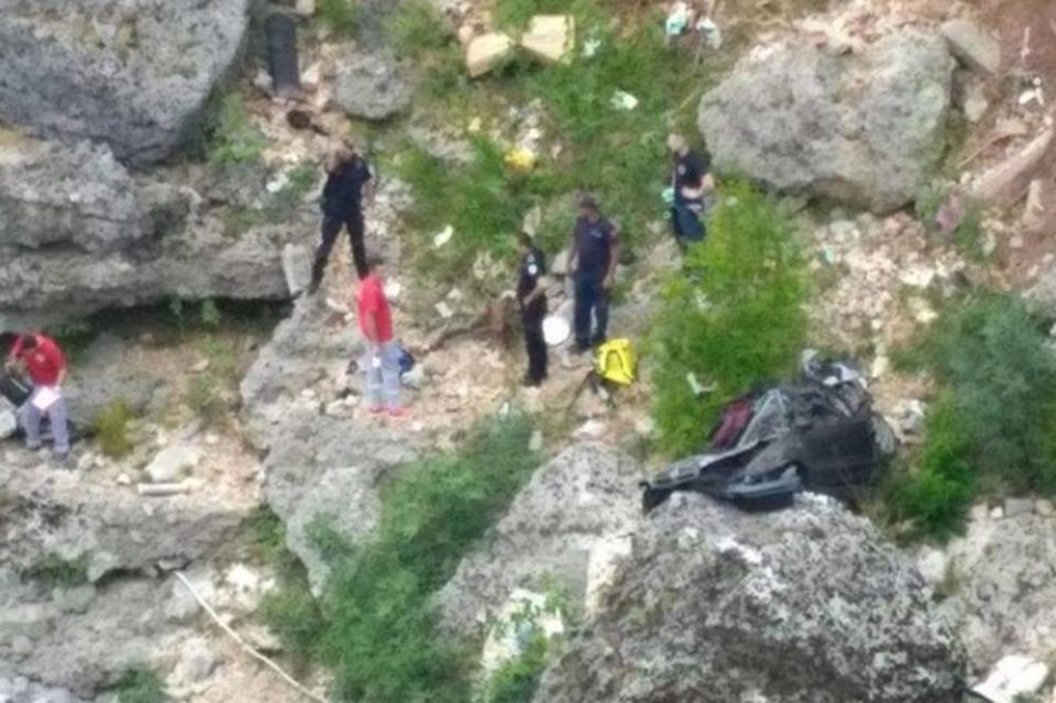 Автомобил излета во кањонот Морача, една жена загина