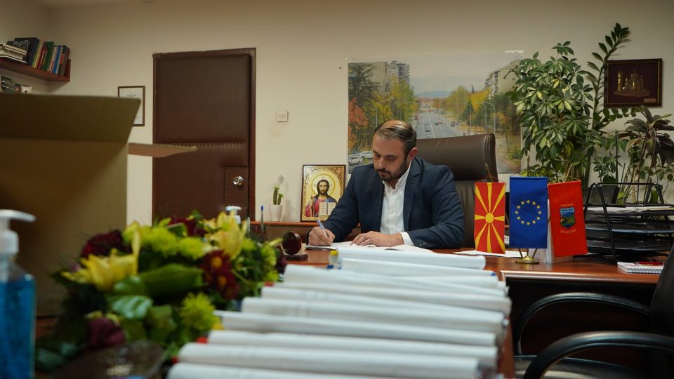 Ѓорѓиевски потпиша 100 решенија за легализација