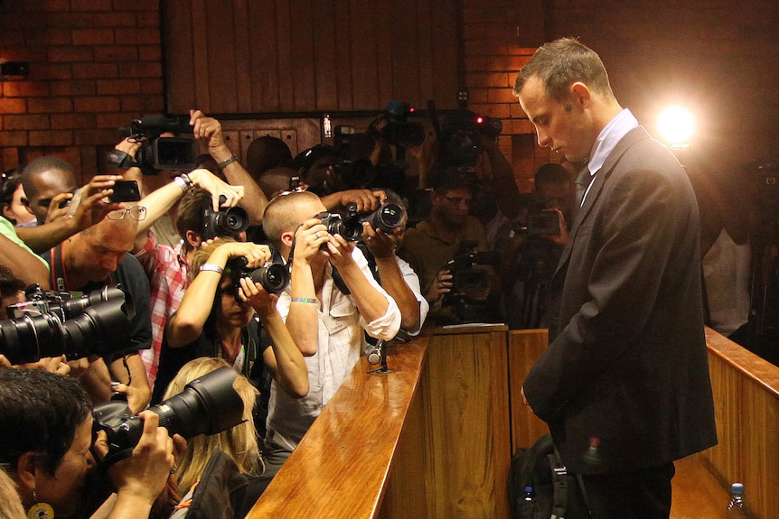 Параолимпсикот шампион Оскар Писториус, кој пред 10 години ја уби девојката си, e ослободен од затвор
