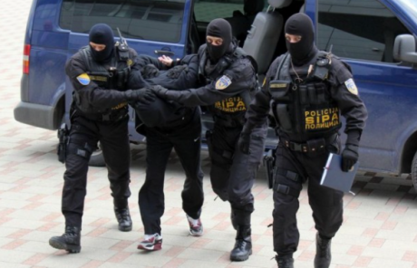 Деветмина Срби уапсени во Босна и Херцеговина за воени злосторства