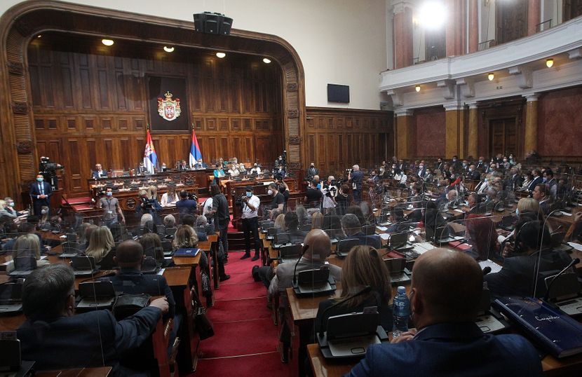 Србија го отвора Уставот за реформи во правосудството