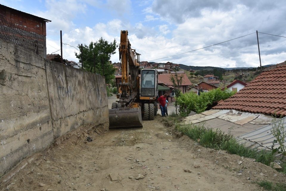 Владата ќе финансира инфраструктурни проекти во ромски заедници