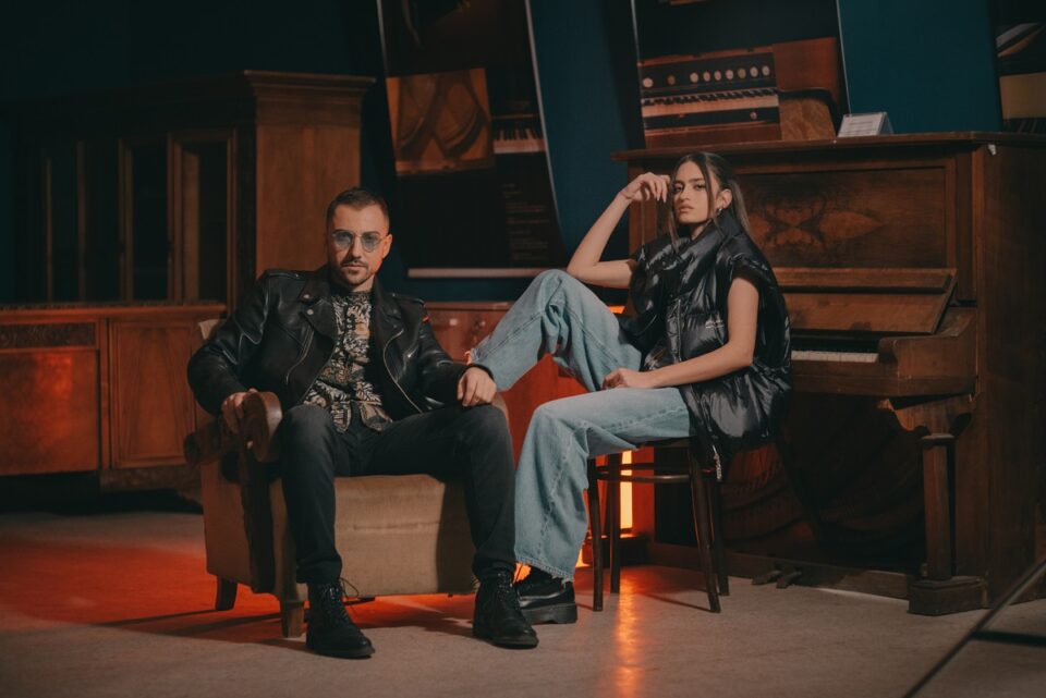 „Само сврти се“-модерна поп-балада на Лара Иванова и Панче Касапски