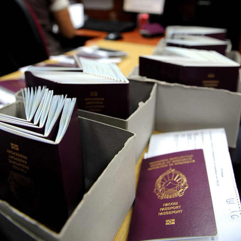 Нема доволно обрасци за пасоши и затоа доцнат документите за граѓаните кои се фотографирани во декември и јануари: Тошковски најави нова пратка обрасци кон крајот на месецот