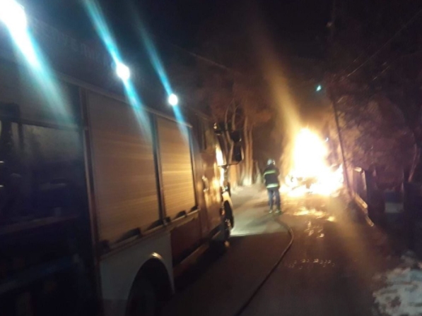 Камион и автомобил се запалија во Куманово
