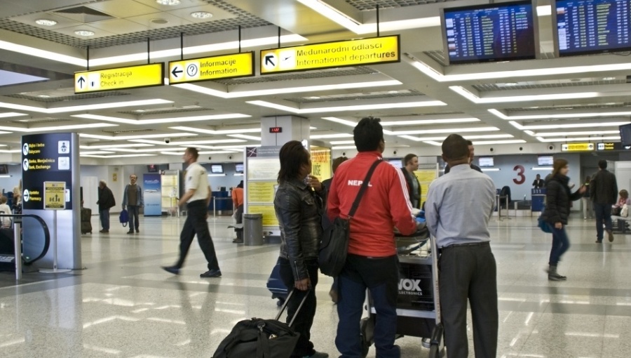 Србија воведе дополнителни мерки за патниците од Африка поради омикрон сојот на корона вирусот