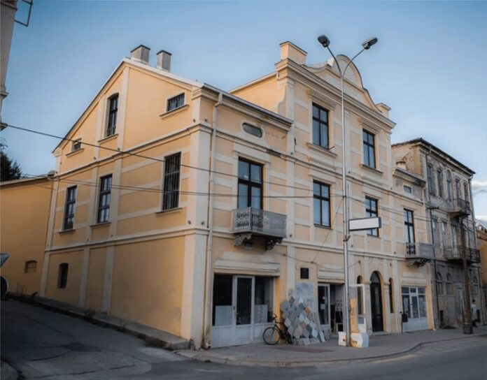 Кривична за директорот на Музејот на албанската азбука во Битола