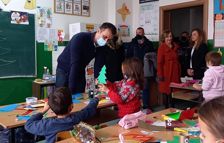 „Страшо Пинџур“ во Ѓорче Петров доби грант за вклучување на Ромите во основното образование