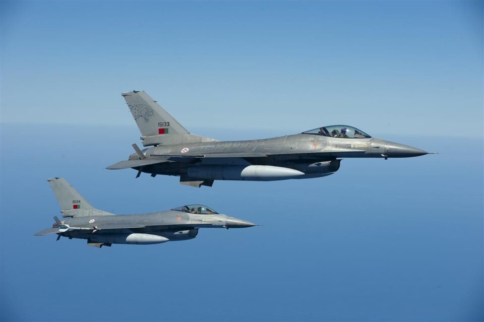 Откако САД одобрија: Данска ќе обучува украински пилоти за авионите Ф-16