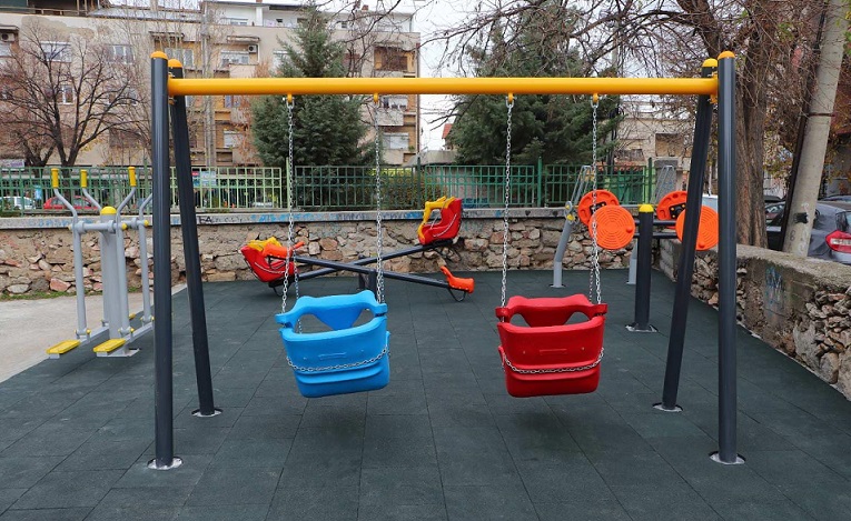 Отворено инклузивно игралиште за ученици со попреченост во ООУ „Браќа Миладиновци“ во Куманово