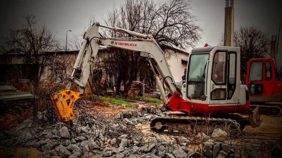 Во Драчево урнат објект граден без дозвола, но со амин на претходната администрација