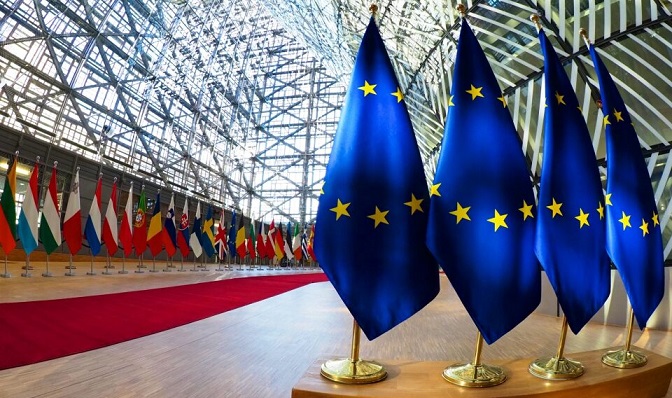 Европскиот парламент го укинува имунитетот на двајца пратеници поврзани со корупција