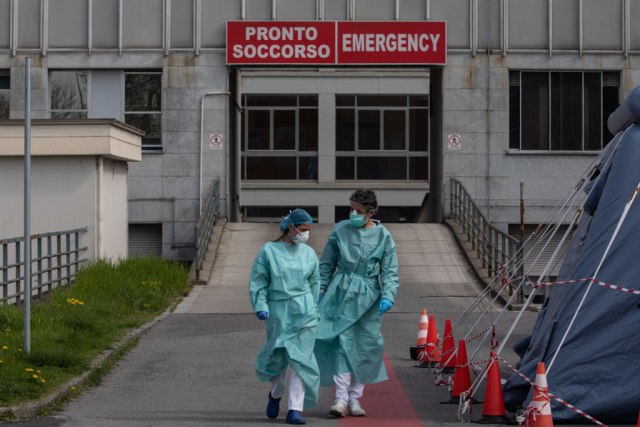 Италија ги враќа на работа лекарите кои не се вакцинирани против коронавирус