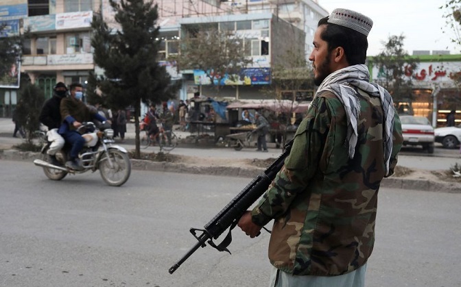 Бомбаш-самоубиец елиминиран пред Канцеларијата за издавање пасоши во Кабул