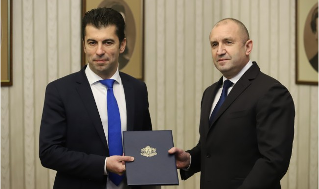Радев денеска ќе го врачи мандатот за состав на новата бугарска влада