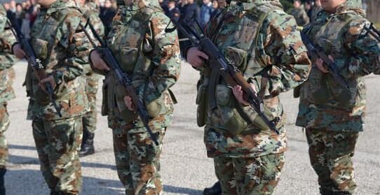 Скопјанец сакал да украде оружје од армиски објект