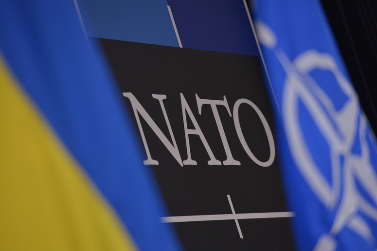 Сијарто: На Самитот на НАТО е може да се разговара за прием на Украина