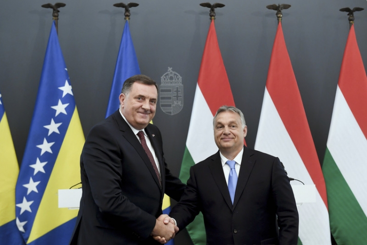 Додик го одликува Орбан со највисок орден на Република Српска