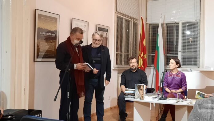 Книжевна вечер на писателката Ана Багријана во македонскиот културен центар во Софија