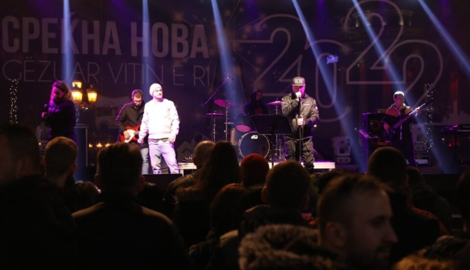 Перо Камиказа го озвучувал концертот на Плоштад за Нова година: Ни 8 отсто не чинеше од сумата на Шилегов оваа Нова Година, 14 илјади спрема 165 илјади евра