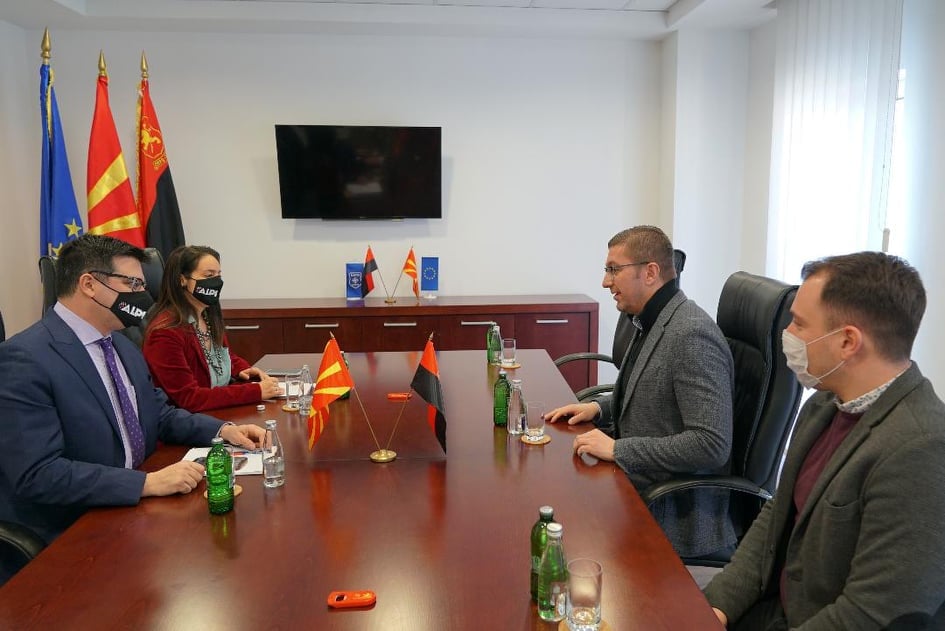 Мицкоски и Андоновски се сретнаа со новиот директор на Меѓународниот Републикански Институт Крис Бренан за Македонија