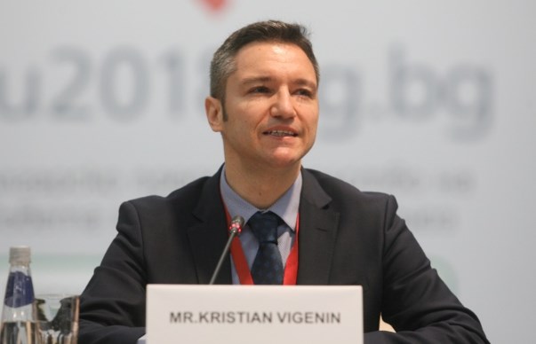 Вигенин: Политичарите во Скопје да се воздржат од изјави кои не водат кон решавање на проблемите