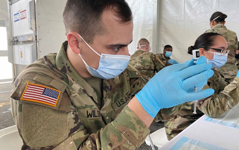Белата куќа испраќа 1.000 воени медицинари да помогнат во американските болници