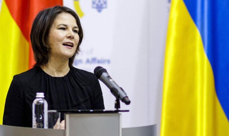 Бербок: Германските дипломати остануваат во Украина, нема потреба да се драматизира