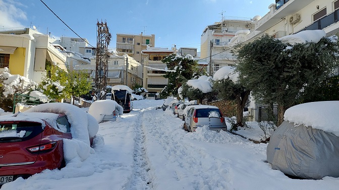Снегот целосно ја парализира Атина, прогласен неработен ден